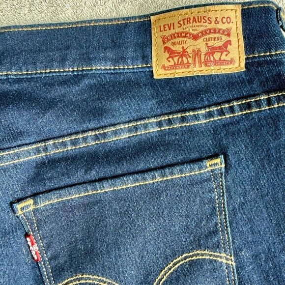 NWOT Levi’s Women’s 315 Shaping Bootcut Jeans - Picture 9 of 10